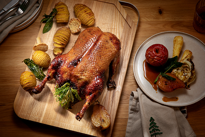 Soya-Honig-Ente mit Hasselback-Kartoffeln und Ofengemüse